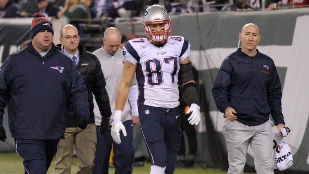 patriots-rob-gronkowski-back-injury-update-surgery.jpg